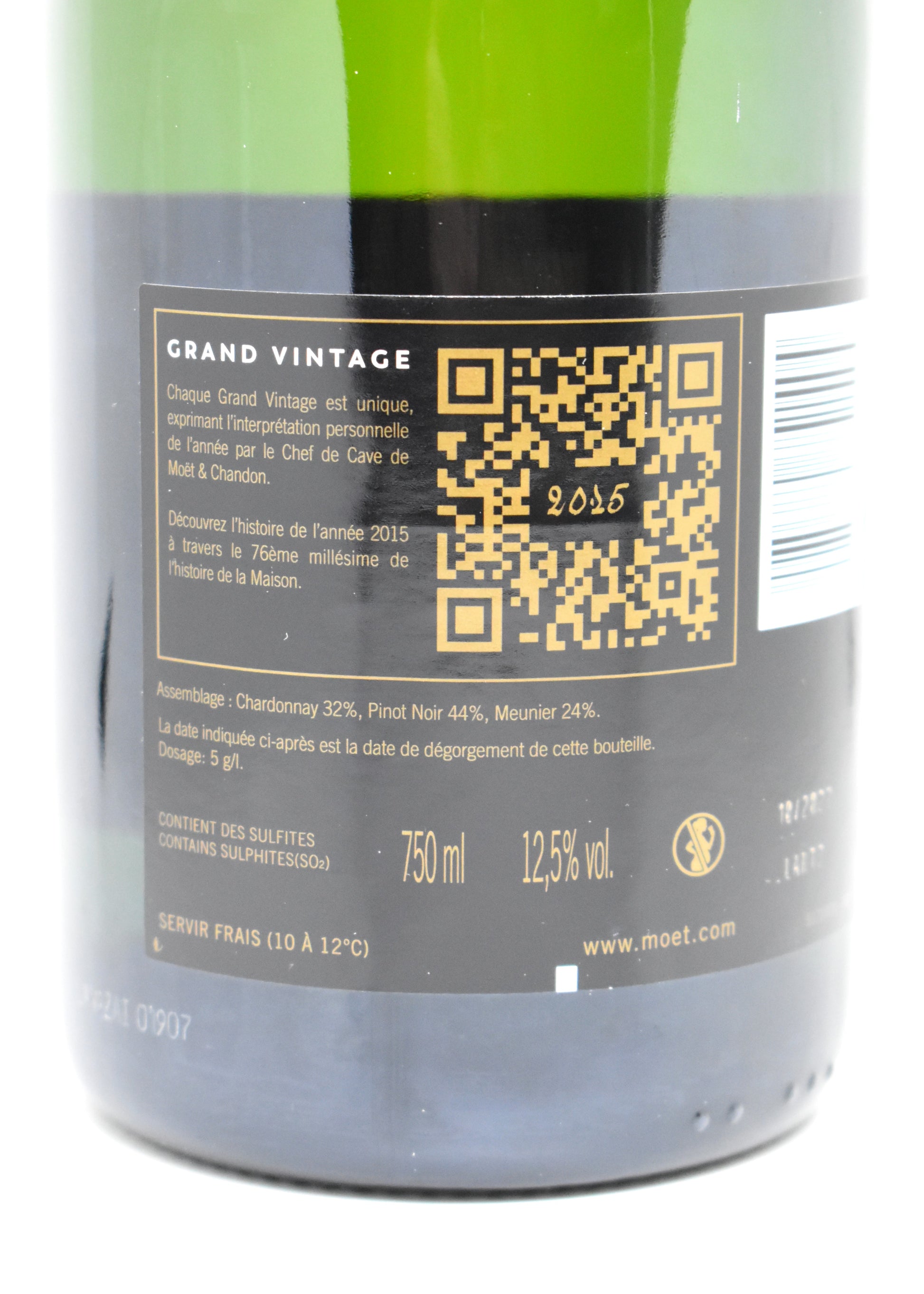 Luxury champagne box set gift idea buy a bottle of champagne Moet et Chandon Grand Vintage 2015
