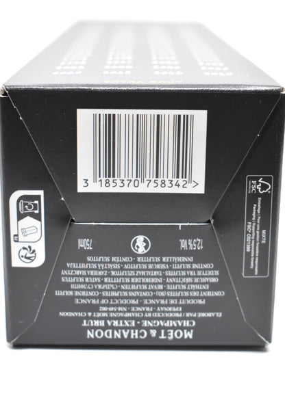 Gros plan etui d origine et etiquette acheter une bouteille de champagne Moet et Chandon Grand Vintage 2015