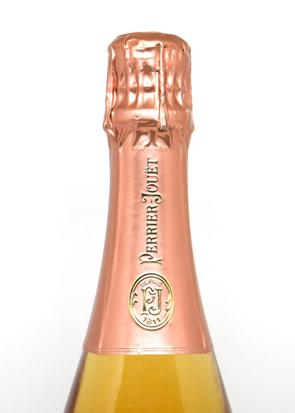 Pourquoi choisir Perrier-Jouët Belle Époque Rosé 2014 plutôt qu'un rosé classique ?