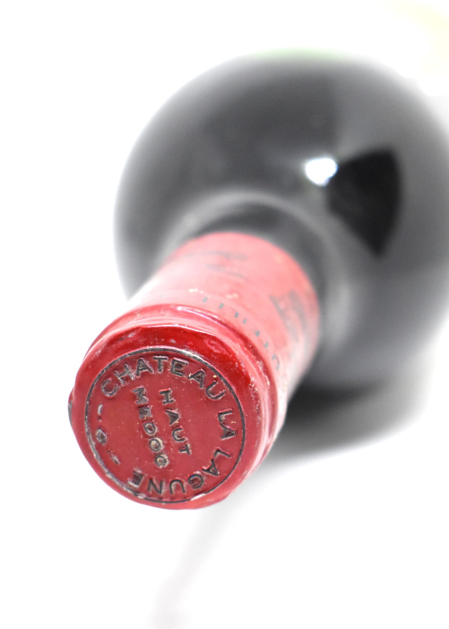 Vin de collection étiquette abîmée prix réduit