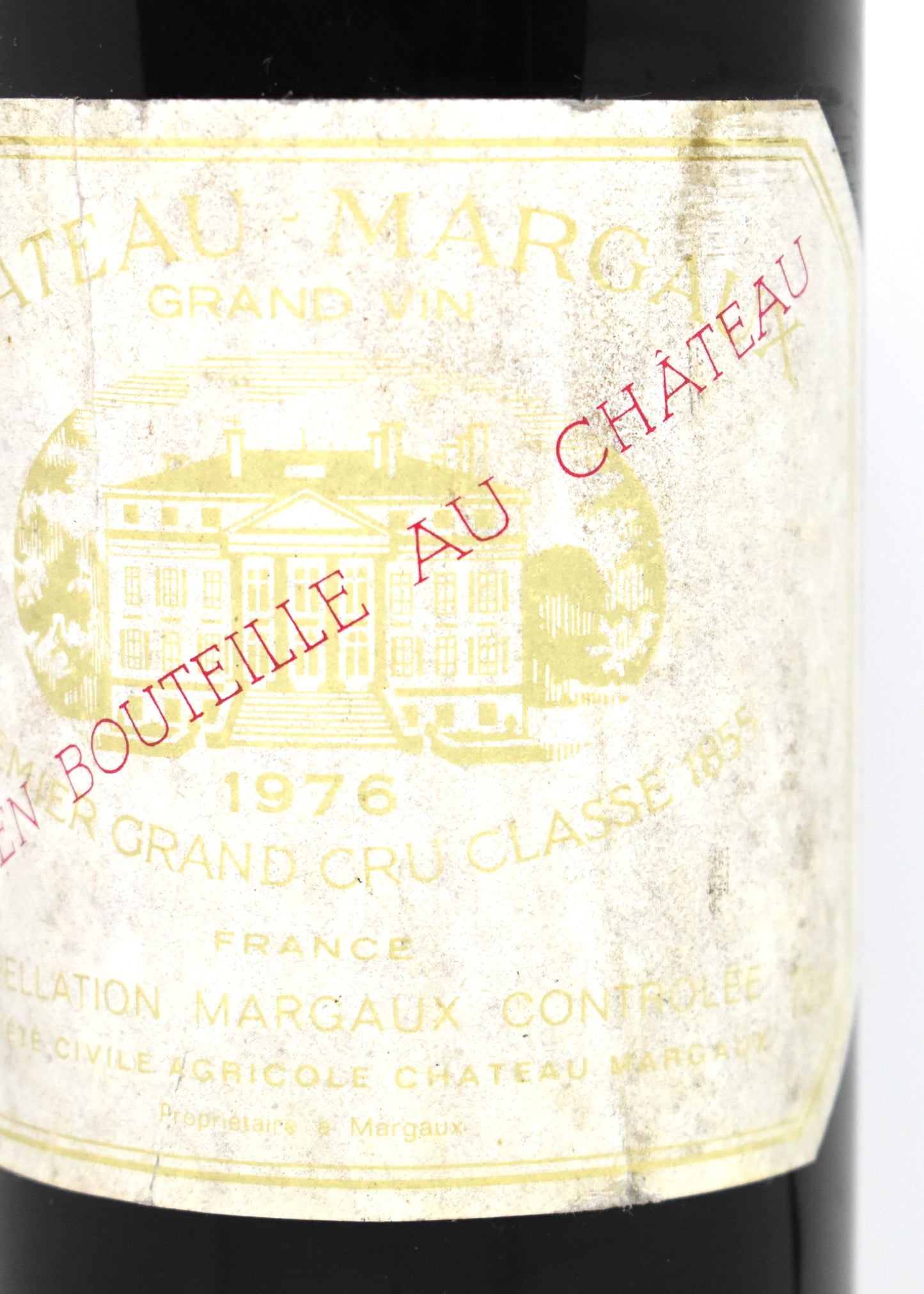 Zoom niveau bas goulot bouteille Château Margaux 1976 - Examen de conservation