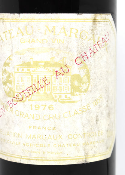 Zoom niveau bas goulot bouteille Château Margaux 1976 - Examen de conservation