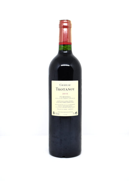 Zoom niveau parfait bouteille Château Trotanoy 2010 - État de conservation clinique