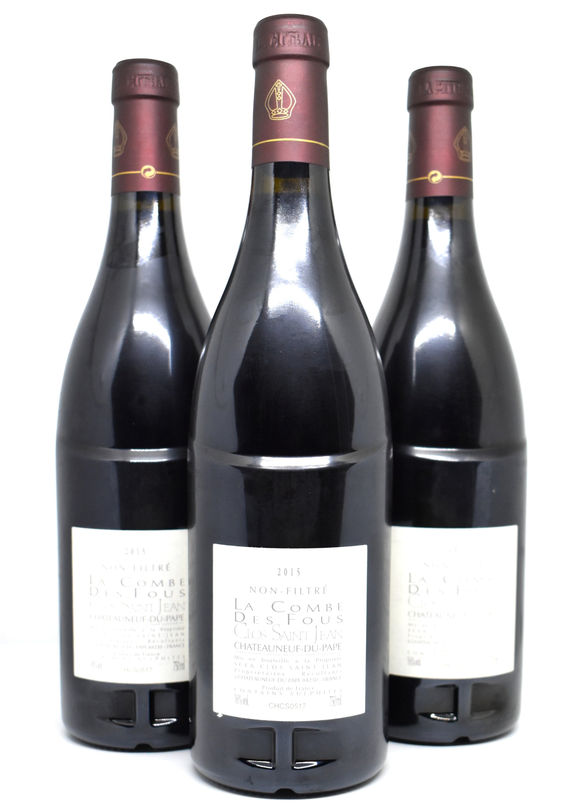 Perfect capsule and neck level fill Clos Saint Jean La Combe des Fous 2015 bottle