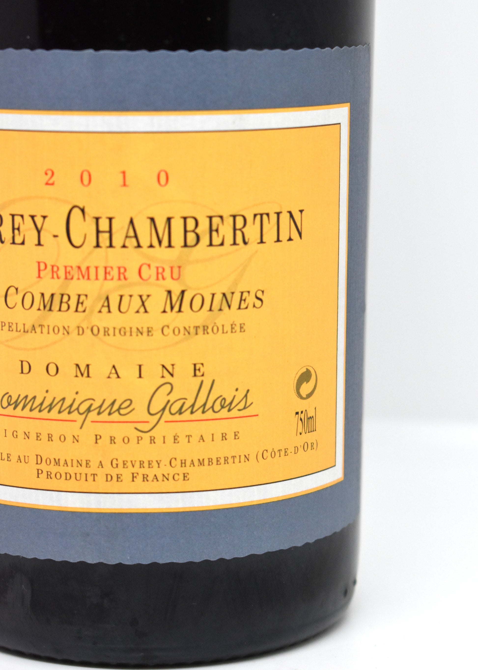 Gevrey-Chambertin La Combe aux Moines 2010 - Vue rapprochée du goulot et de la capsule d'origine