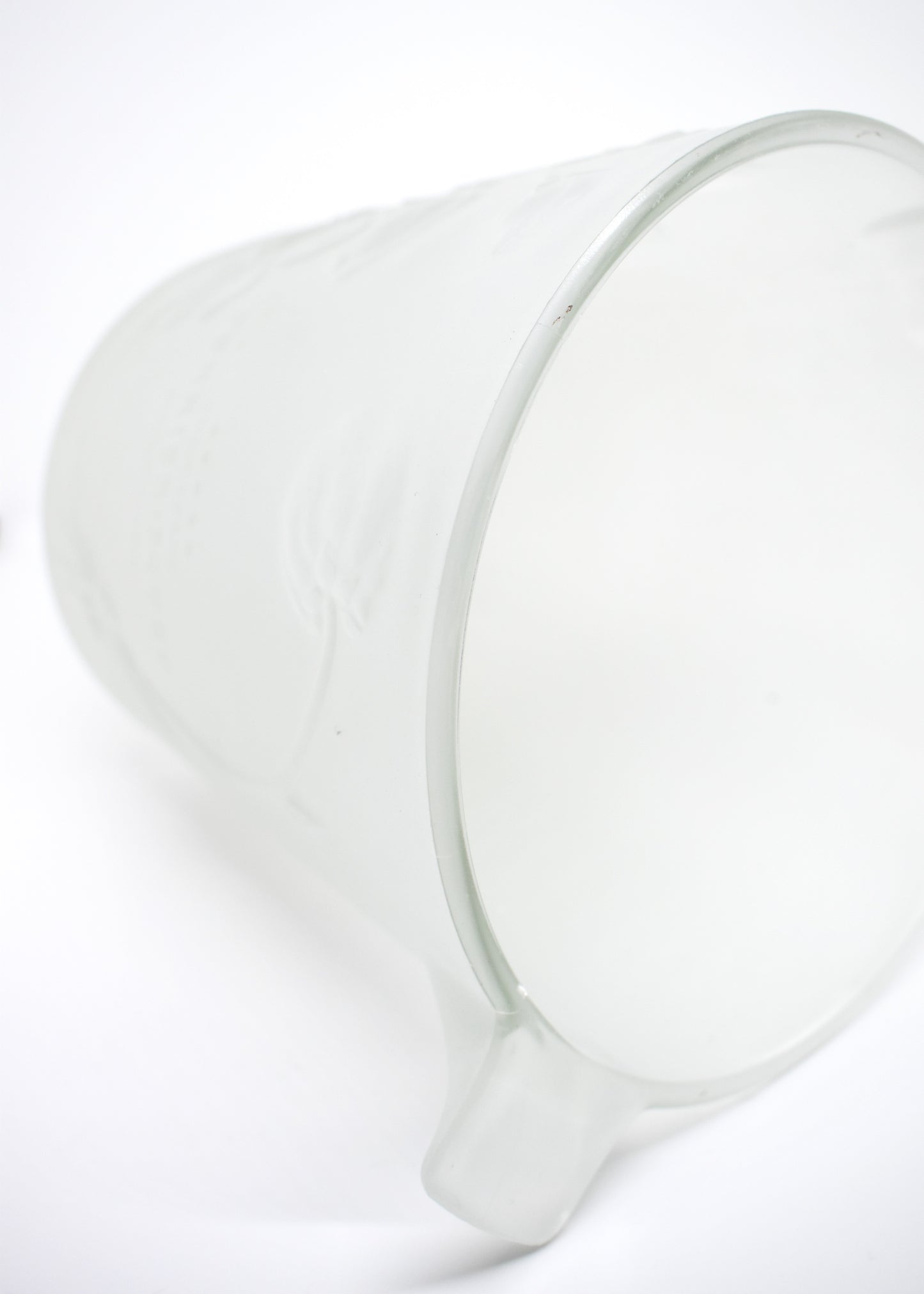 Photographie du seau à champagne vintage Perrier-Jouët verre fumé