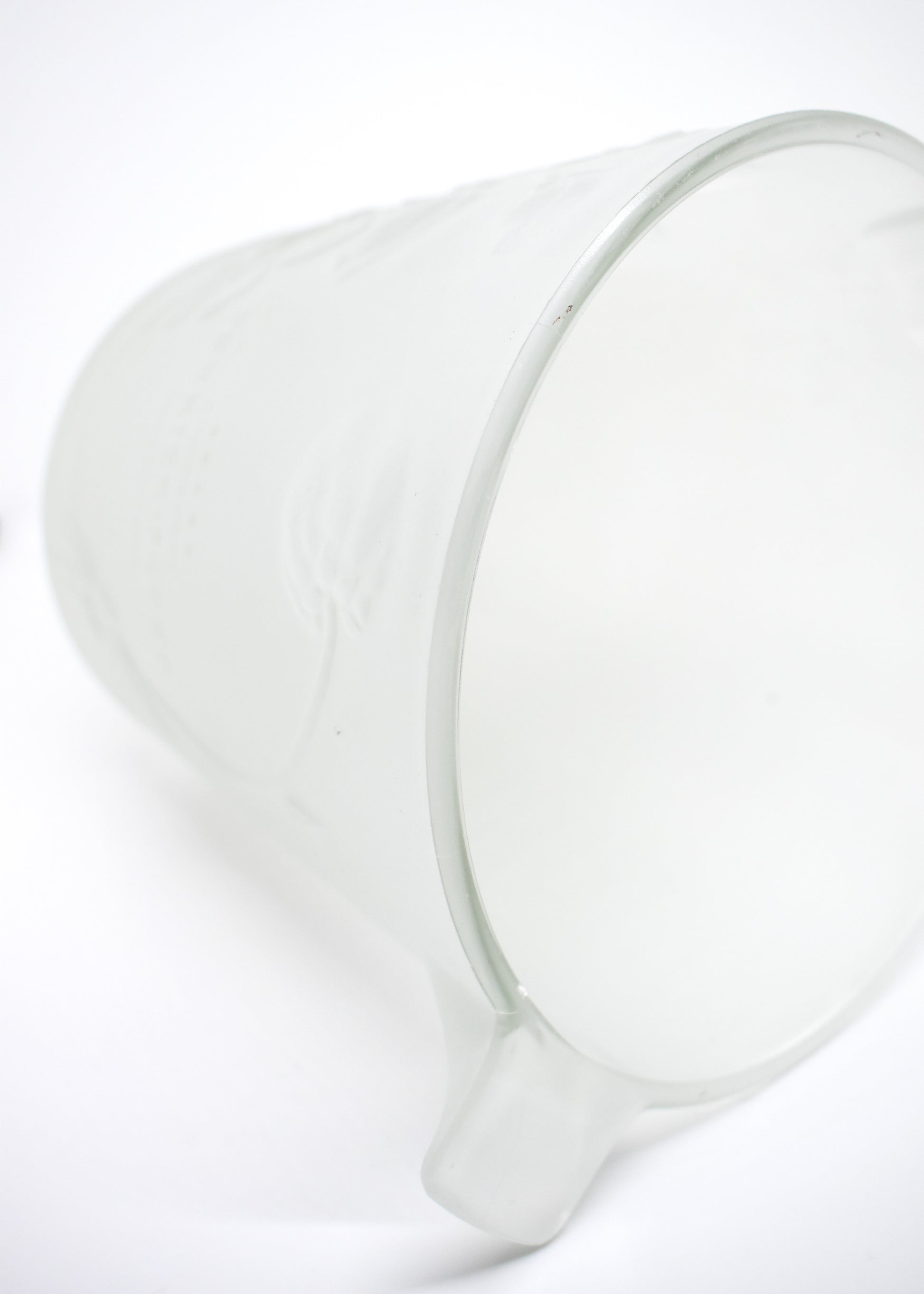 Photographie du seau à champagne vintage Perrier-Jouët verre fumé